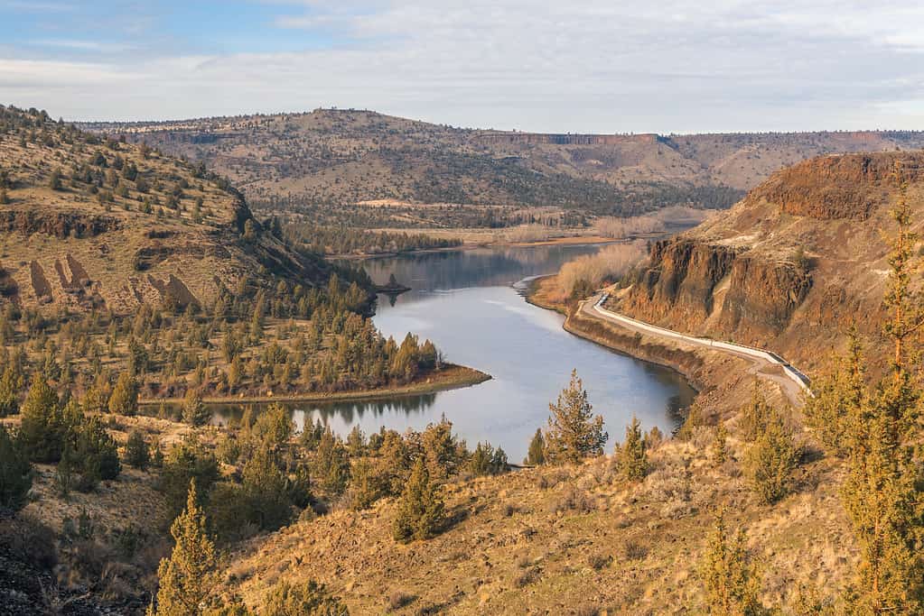Bend of Deschutes river from distance