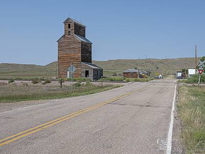A 15 Deserted and Forgotten Towns in South Dakota