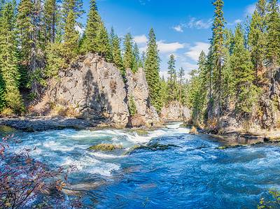A How Wide Is the Deschutes River at Its Widest Point?