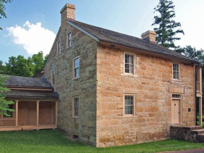 A The Oldest House in Minnesota Still Stands Strong After 188 Years