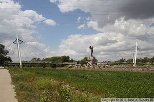 Discover the Highest Bridge in Kansas – A 44 Foot Tall Monument Picture