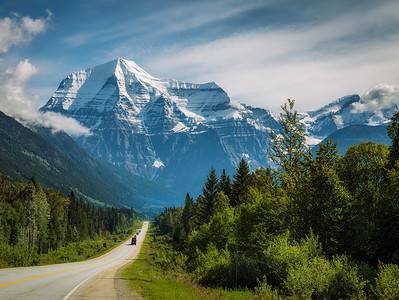 A The 5 Tallest Mountains In Canada