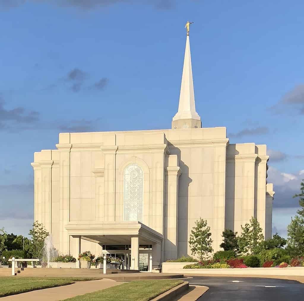 St._Louis_Missouri_Temple_west