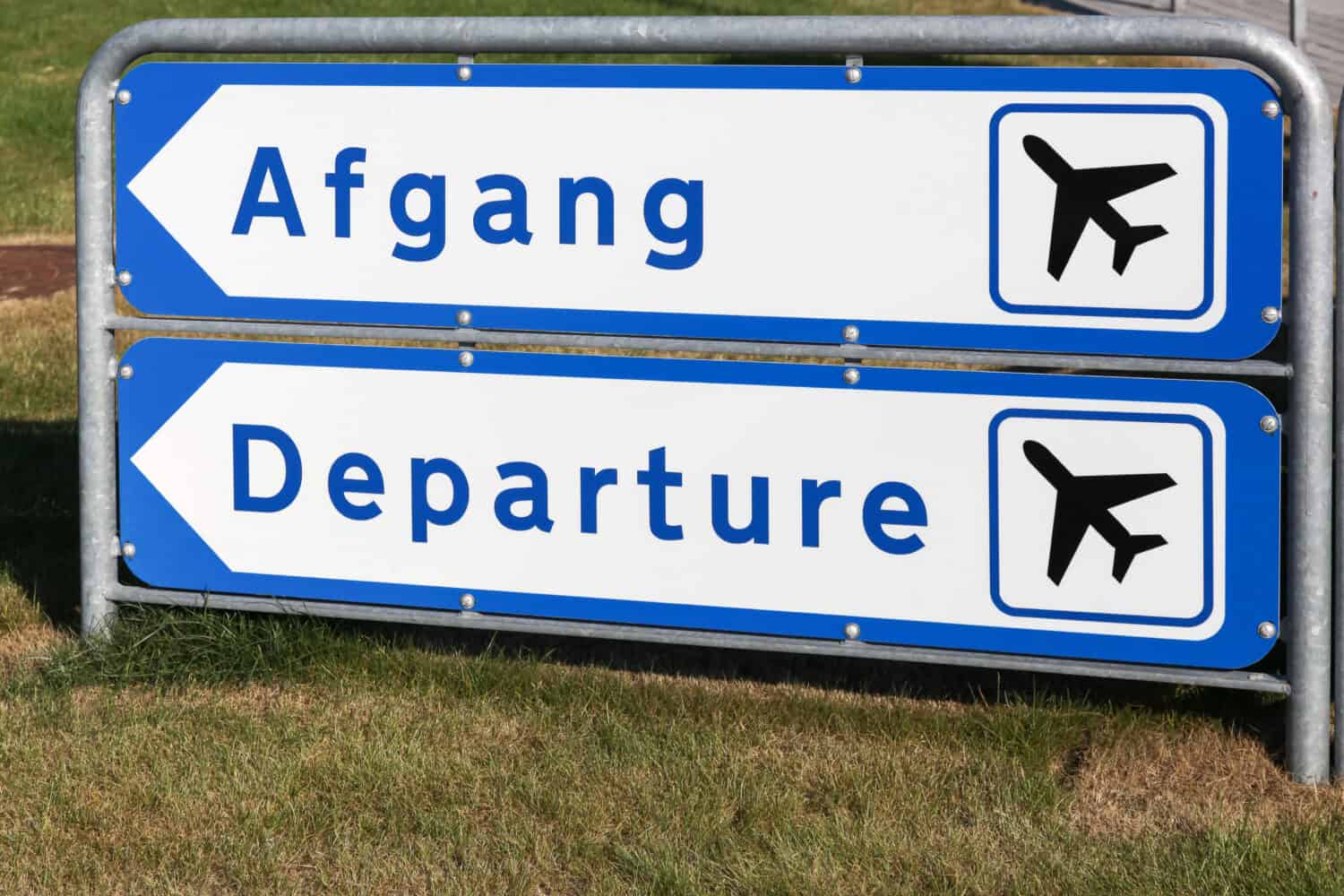 Departure terminal road sign in Danish and English languages