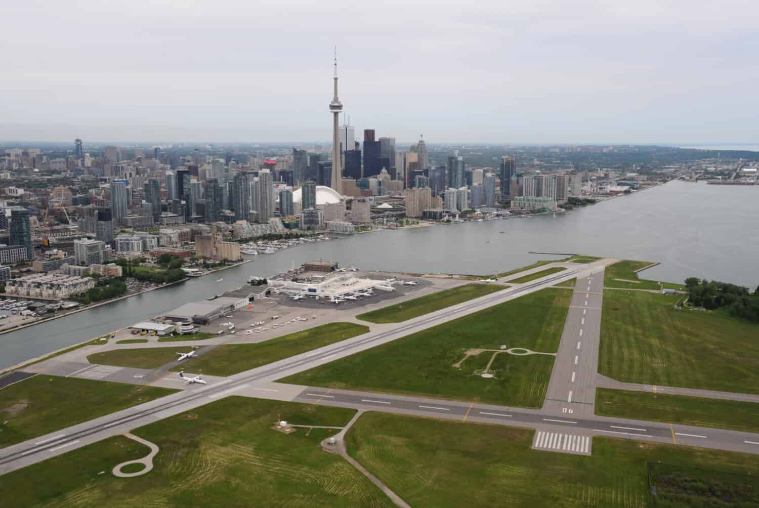 Low flying around Billy Bishop Airport 