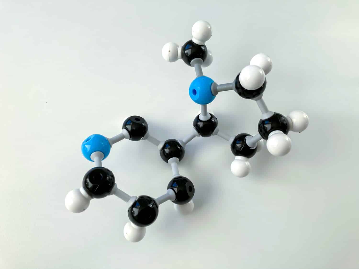 Stick and ball model of a chemical with present amine groups