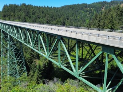 A Discover the Highest Bridge in Oregon – A 345-Foot Behemoth