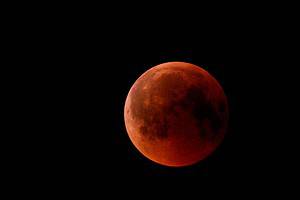 Discover the Spiritual Meaning and Interpretation of a ‘Blood Moon’ Picture