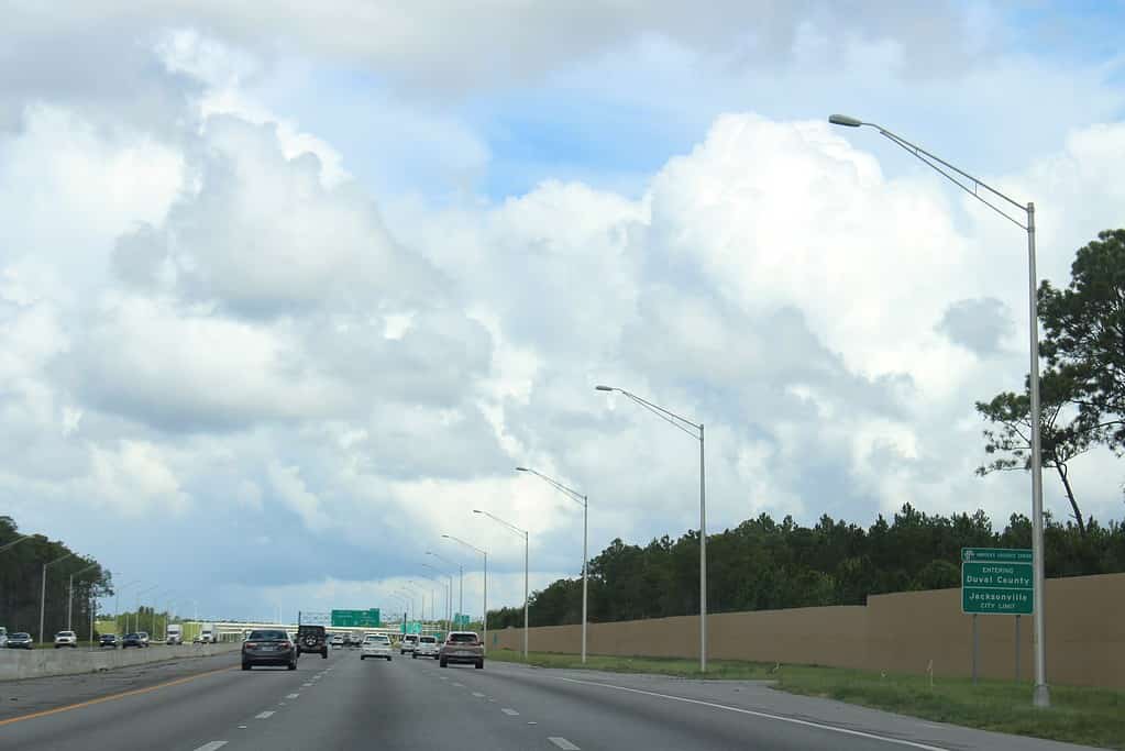 Highway view of a sign that states "Entering Duval County" on I-95