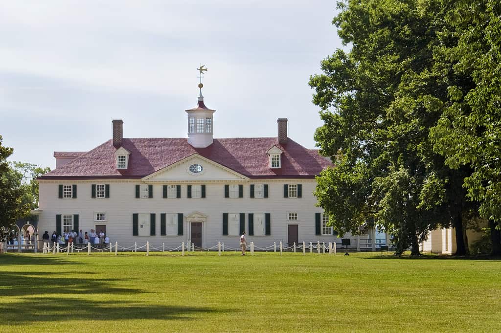 Front view of Washington's Mount Vernon Home