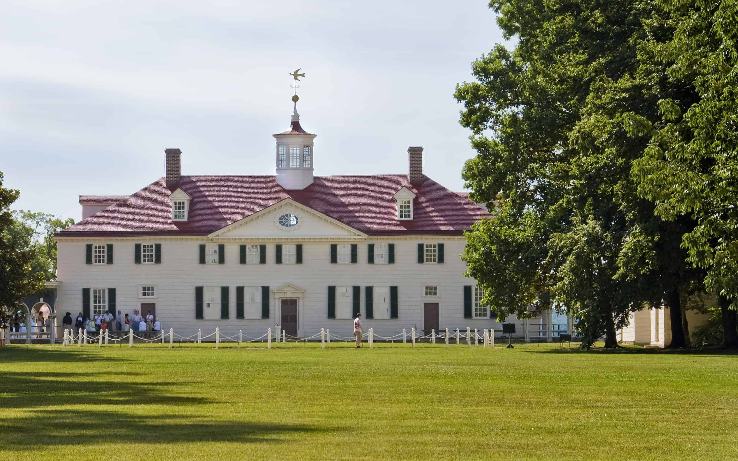 Front view of Washington's Mount Vernon Home