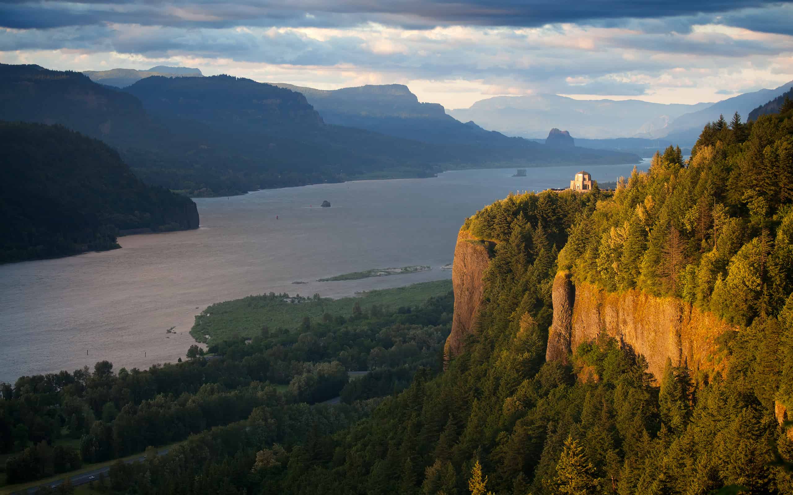 Oregon landscape - Crown Point Columbia river