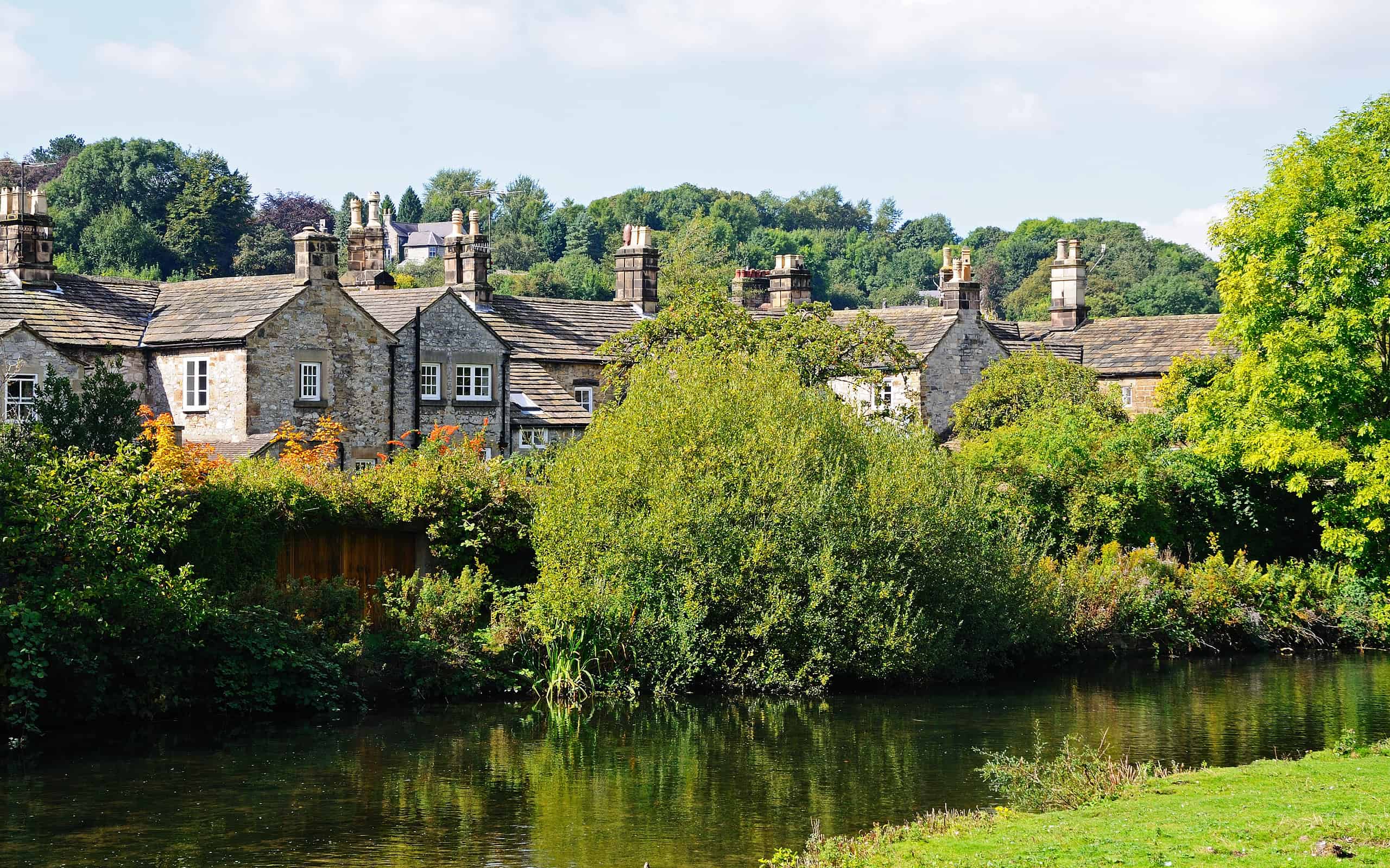Cottages alongside the River Wye, Bakewell.