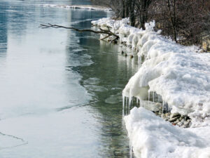 5 Lakes in Ontario that Completely Freeze Over in the Winter Picture