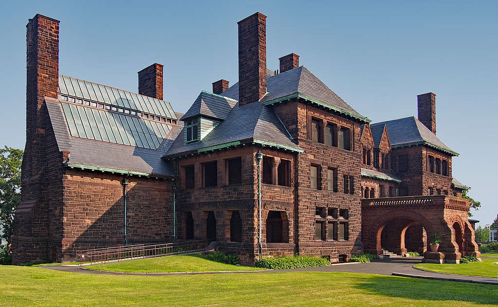 The James J. Hill House is the largest house in Minnesota.