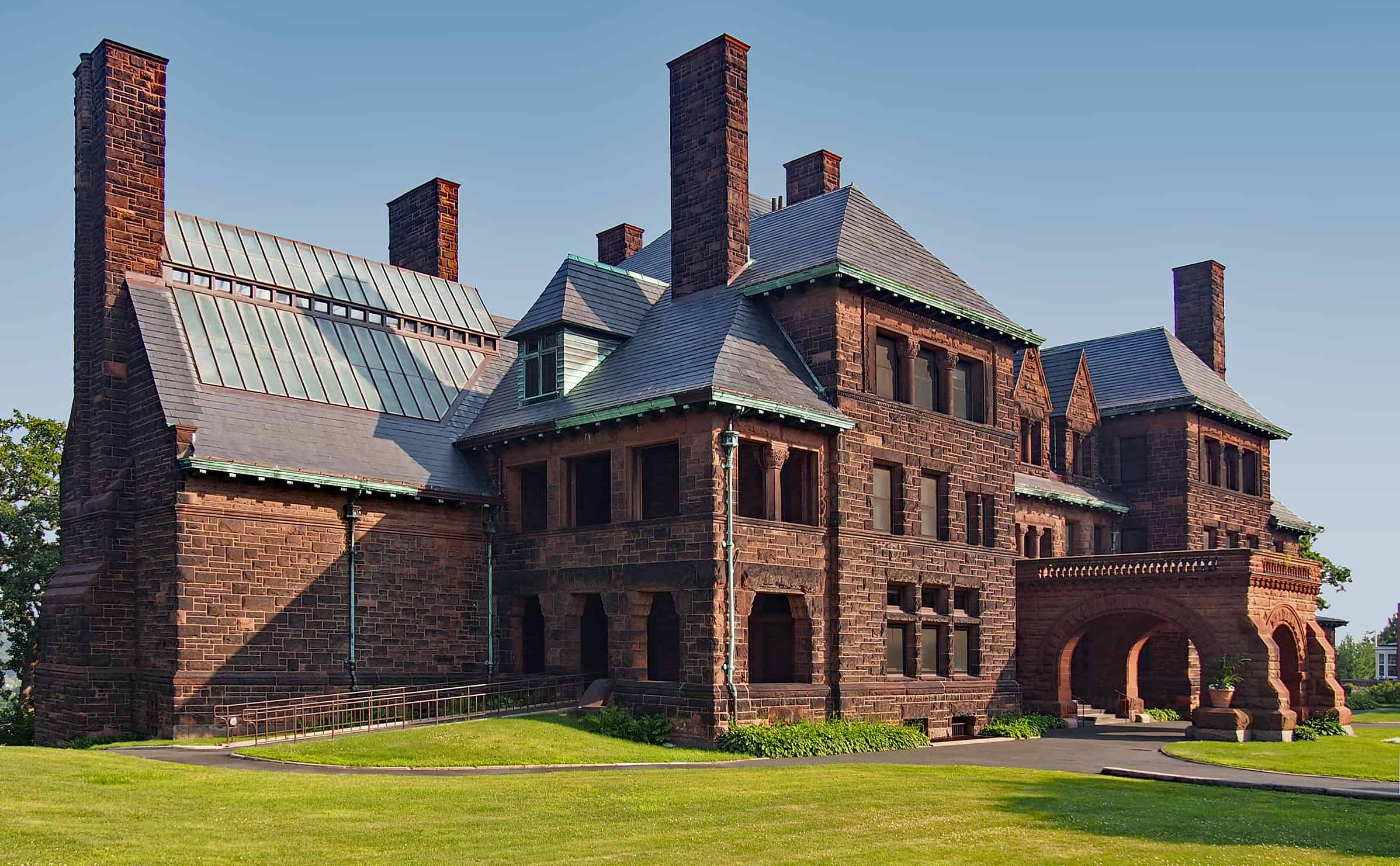 The James J. Hill House is the largest house in Minnesota.