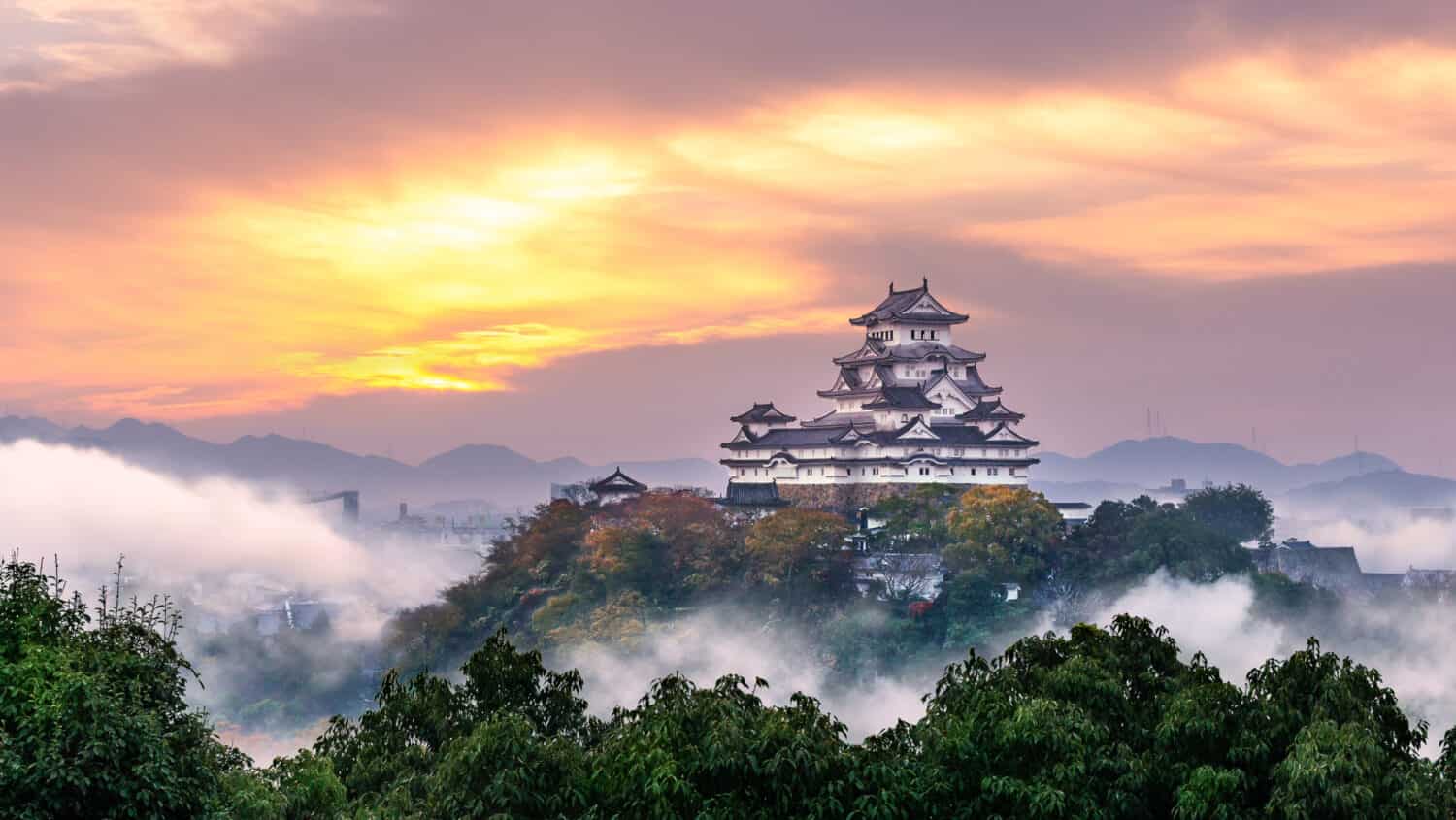 White Egret Castle is nickname of Himeji castle, the great castle in Hyogo, Japan.