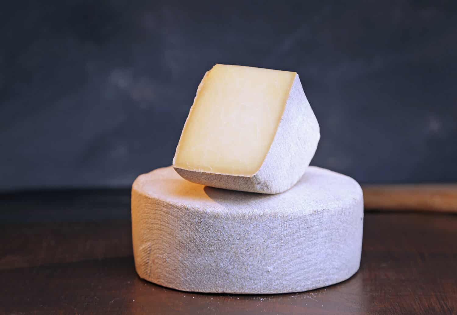  Wales semi-solid cheese Caerphilly , handmade from natural cow's milk