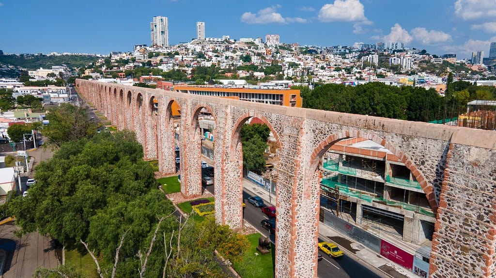 Panoramic photograph of the arches of Queretaro.