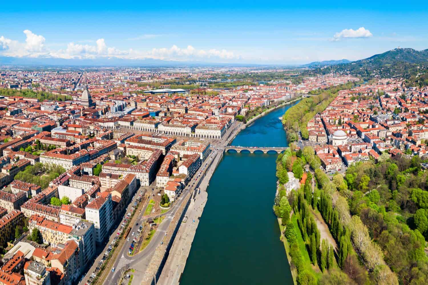 Турин видео. Turin Piemonte. Турин город. Город в Италии Турин или Турино. Турин мост.