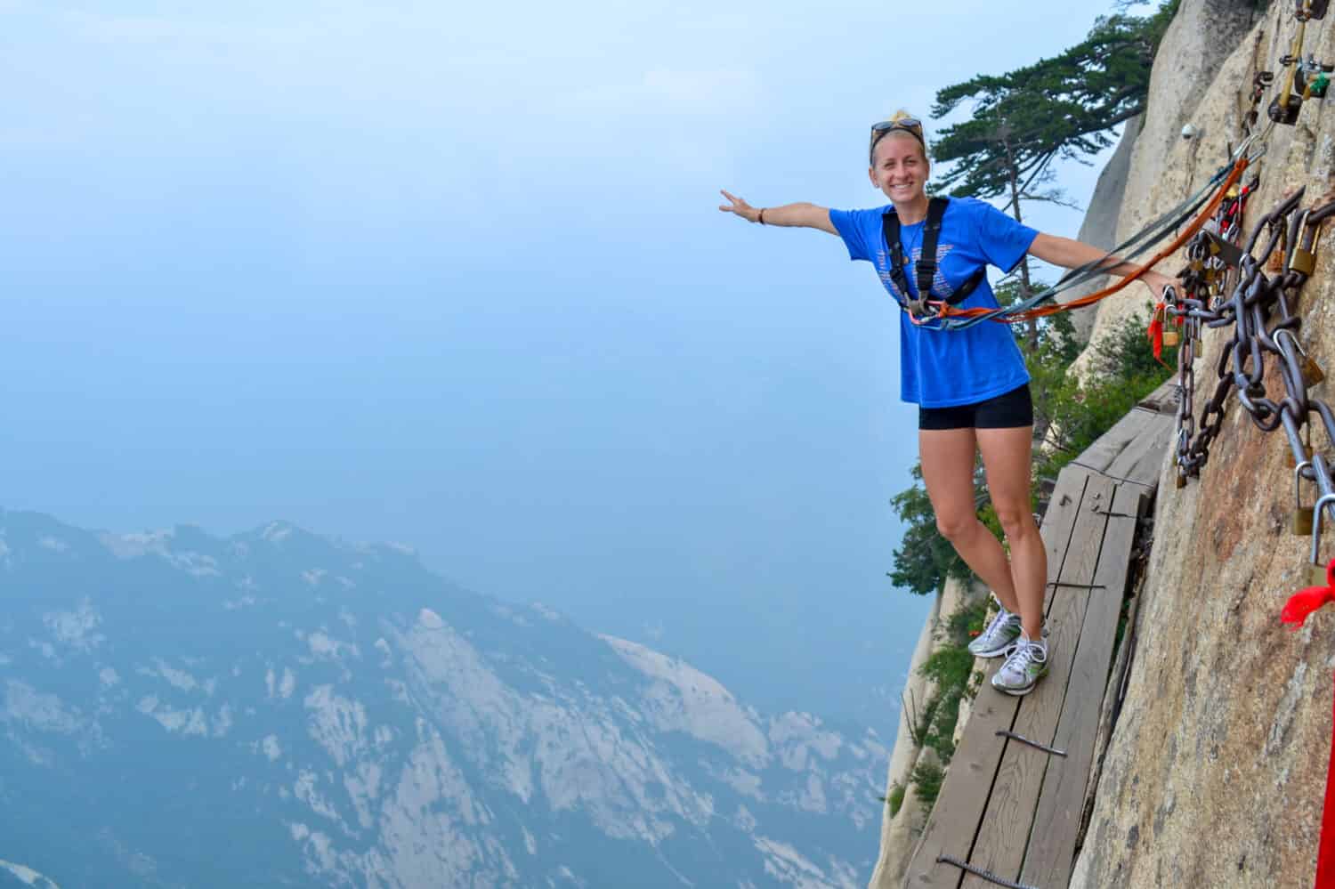 Dangerous Hike in China - Female Travel