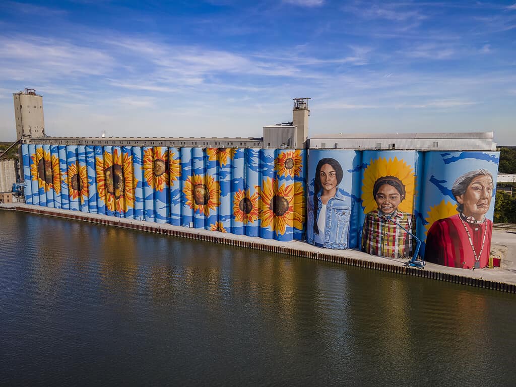 Discover the Largest Mural in the United States - A-Z Animals