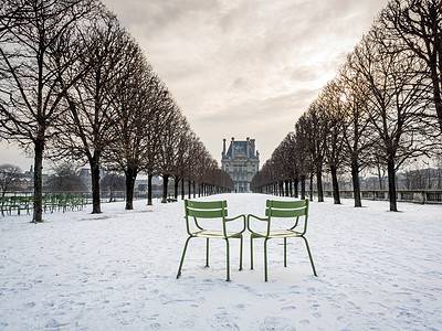 A Does It Snow in Paris? See When and How Much