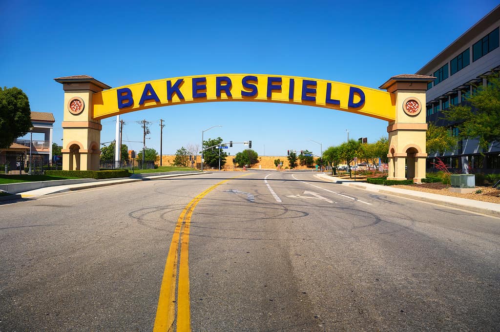 Bakersfield welcome sign, a wide arched street sign