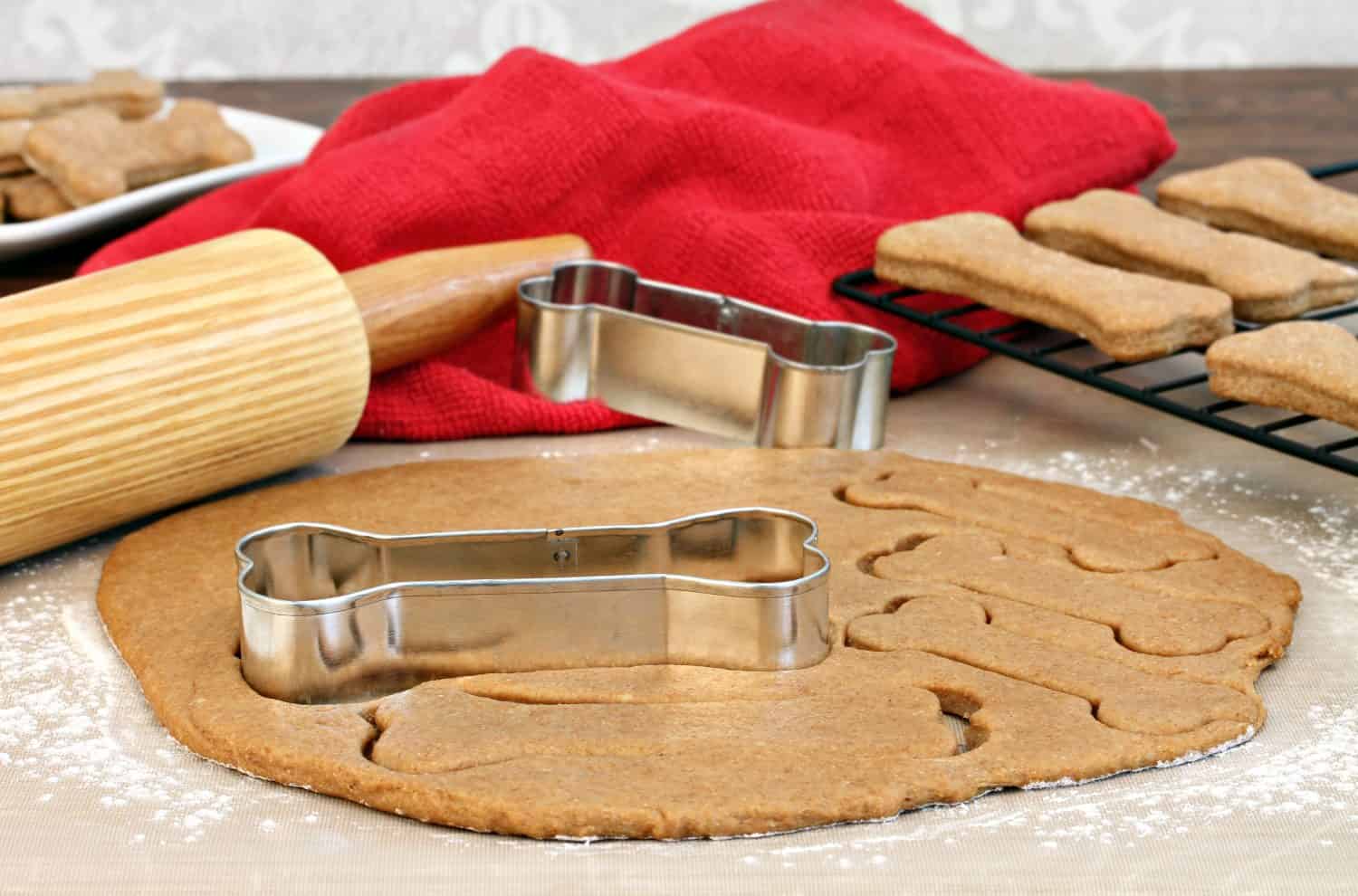 Peanut butter doggie biscuits are a holiday treat for your dog.