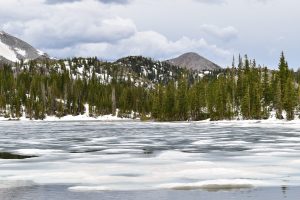 8 Lakes in Wyoming That Completely Freeze Over in the Winter Picture