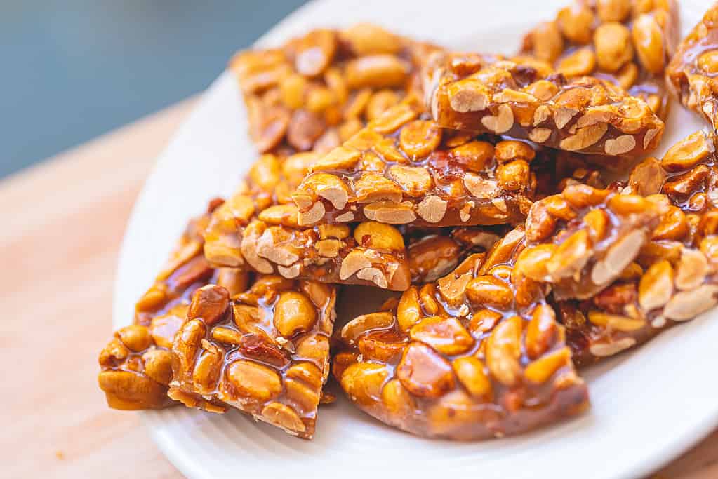 Brazilian peanut-based caramelized sweet that in Brazilian Portuguese is called "pé de moleque" and which in English would be approximated to peanut brittle.