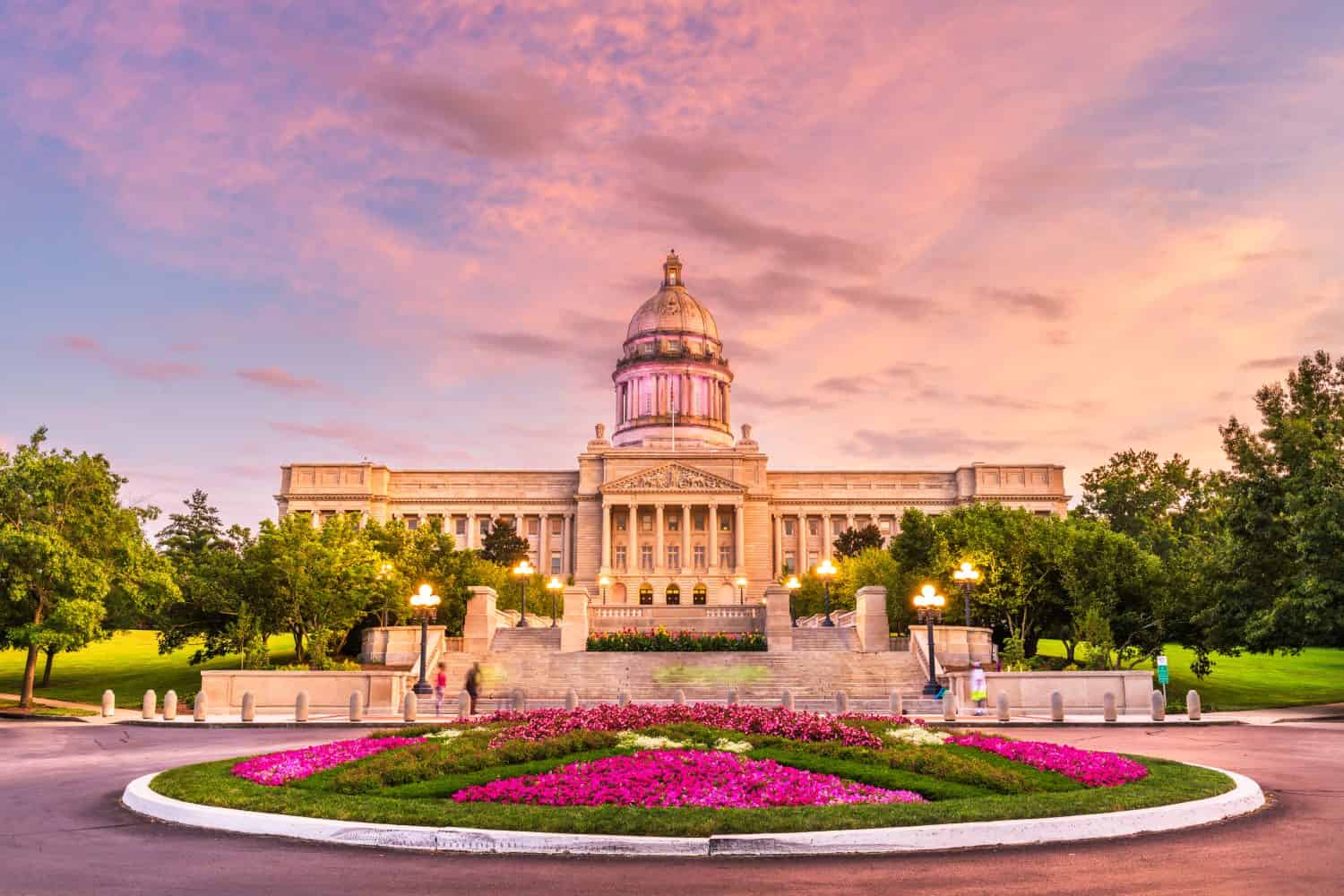 Frankfort, Kentucky, USA with the Kentucky State Capitol at dusk.