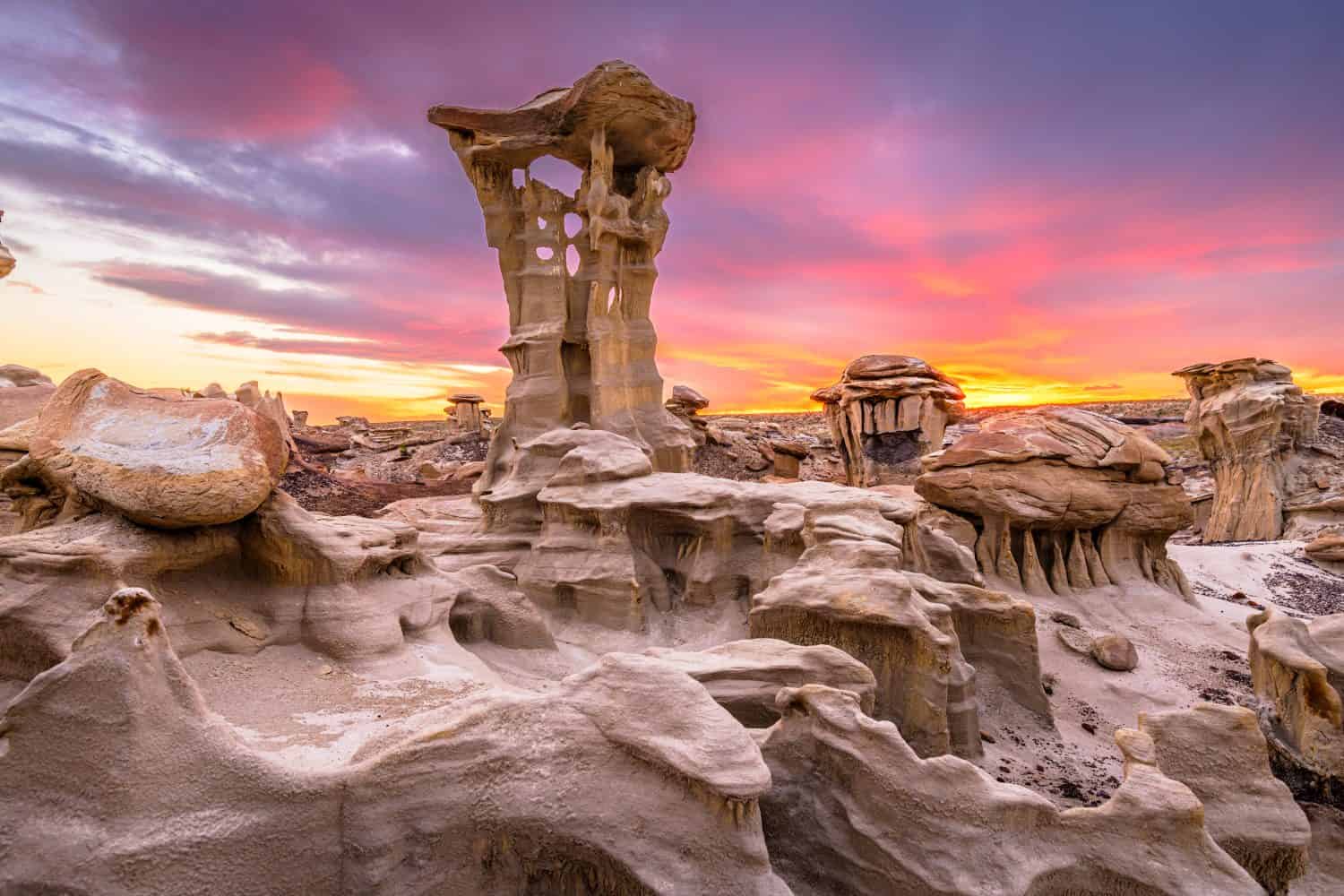 Bisti/De-Na-Zin Wilderness, New Mexico, USA at Alien Throne after sunset.