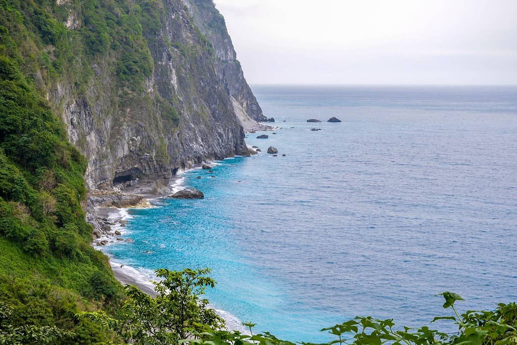 Ch'ing-shui Cliff (Qingshui Cliff) the most scenic area and highest coastal cliffs in Taiwan with turquoise and emerald sea water located in Taroko National Park, Xiulin Township, Hualien, Taiwan