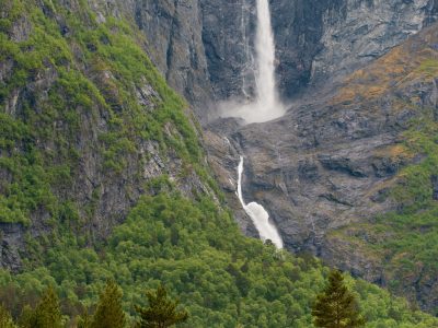 A Top 9 Countries with the Most Amazing and Tallest Waterfalls