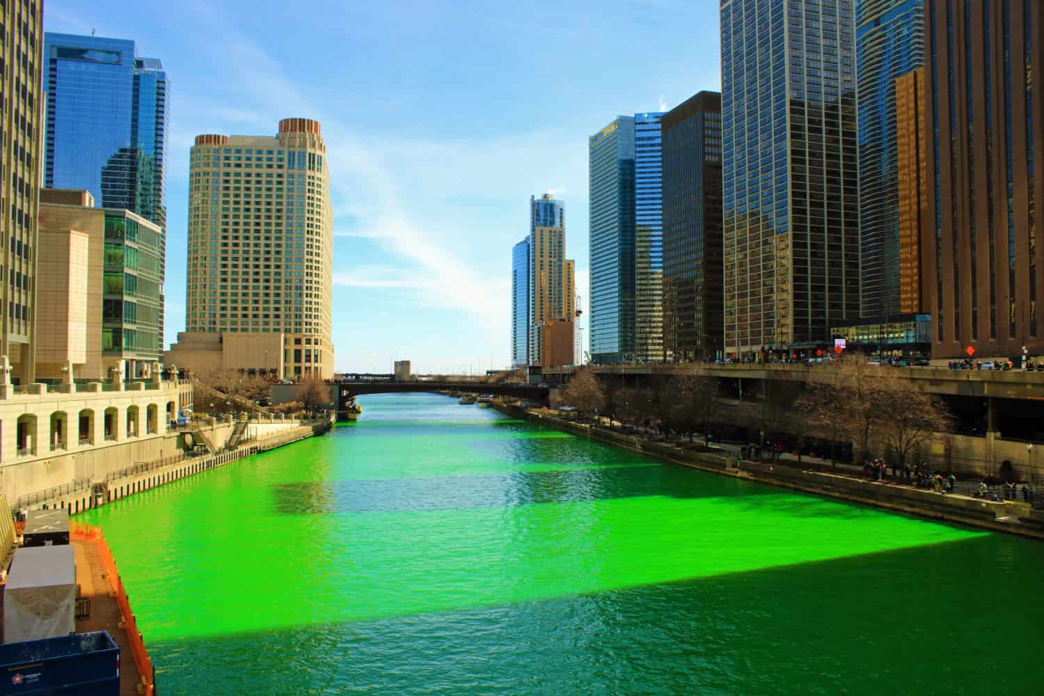 Chicago river/St Patrick's day/green river