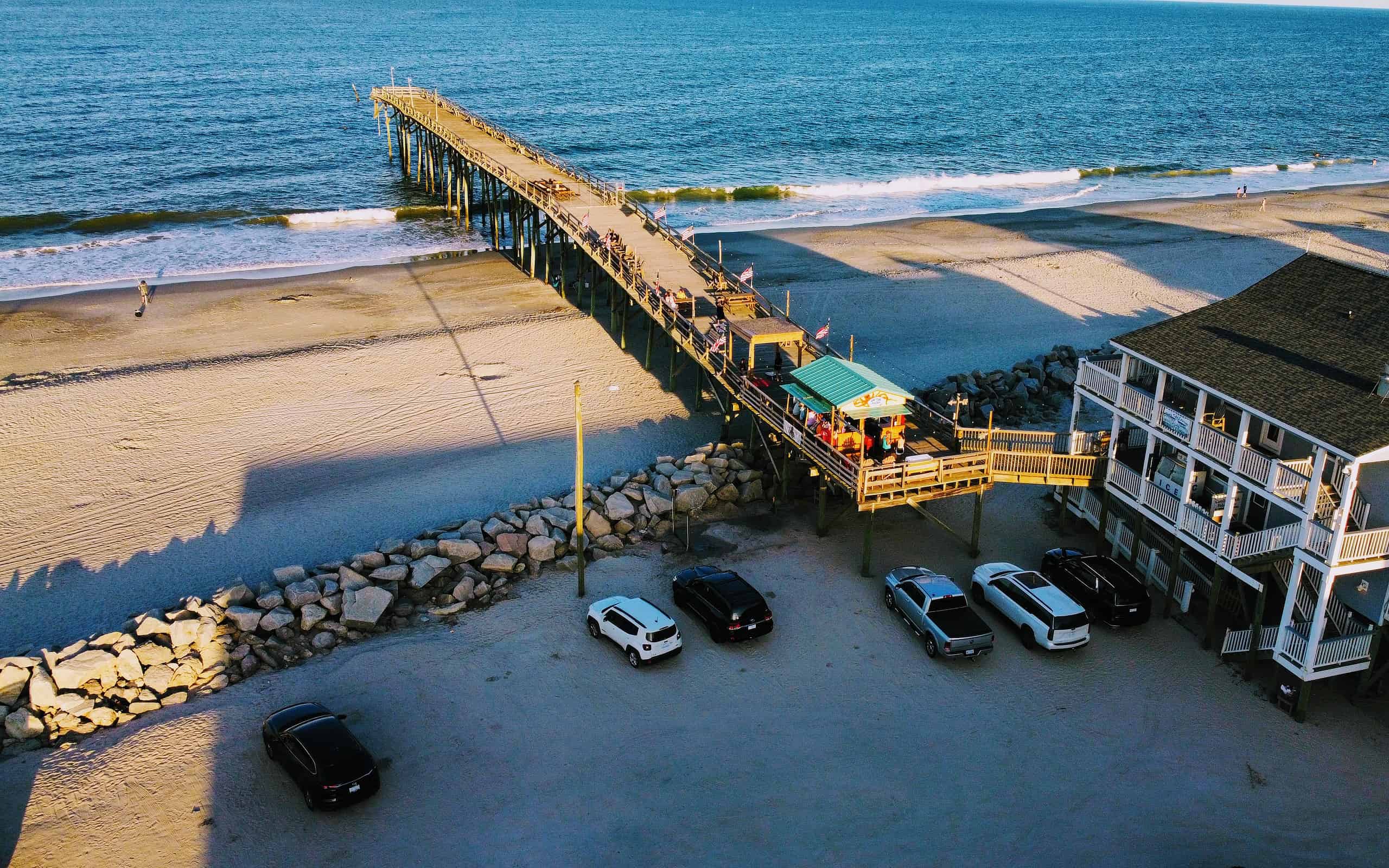 The Riskiest Carolina Beach for Shark Attacks - A-Z Animals Slideshows, image size:2560x1600