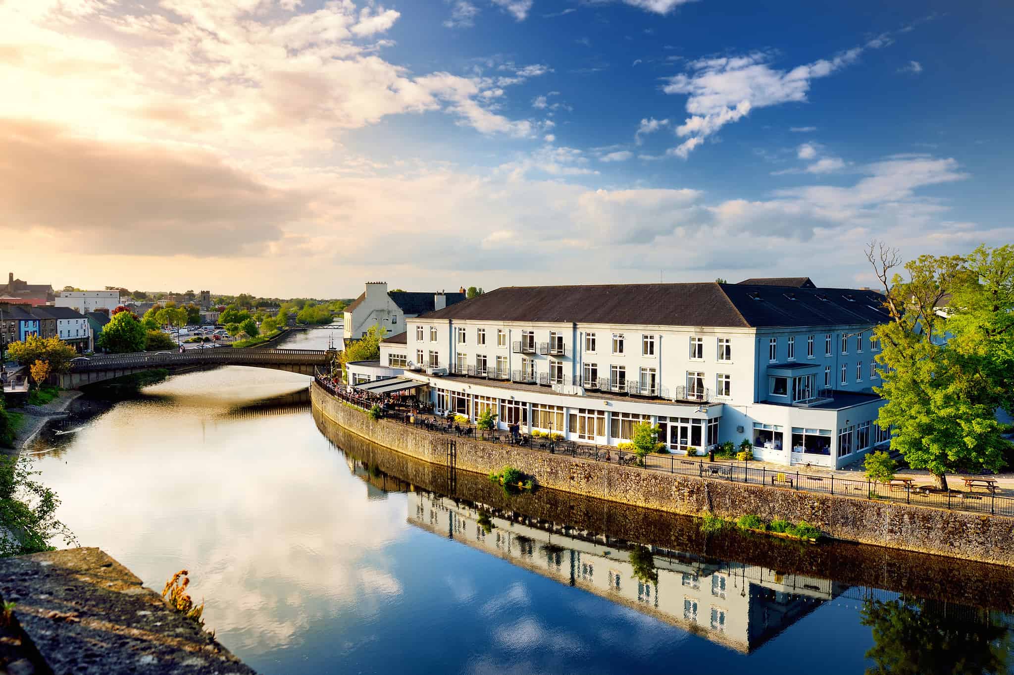 Kilkenny город. Kilkenny Ирландия. Nora Rivers фото. The River Bank Hotels.