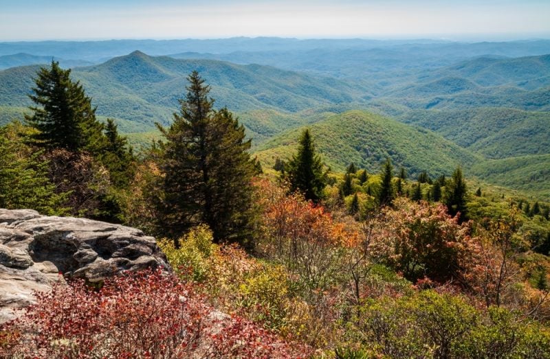 The Blue Ridge Parkway, Famous Road linking Shenandoah National Park to Great Smoky Mountains National Park