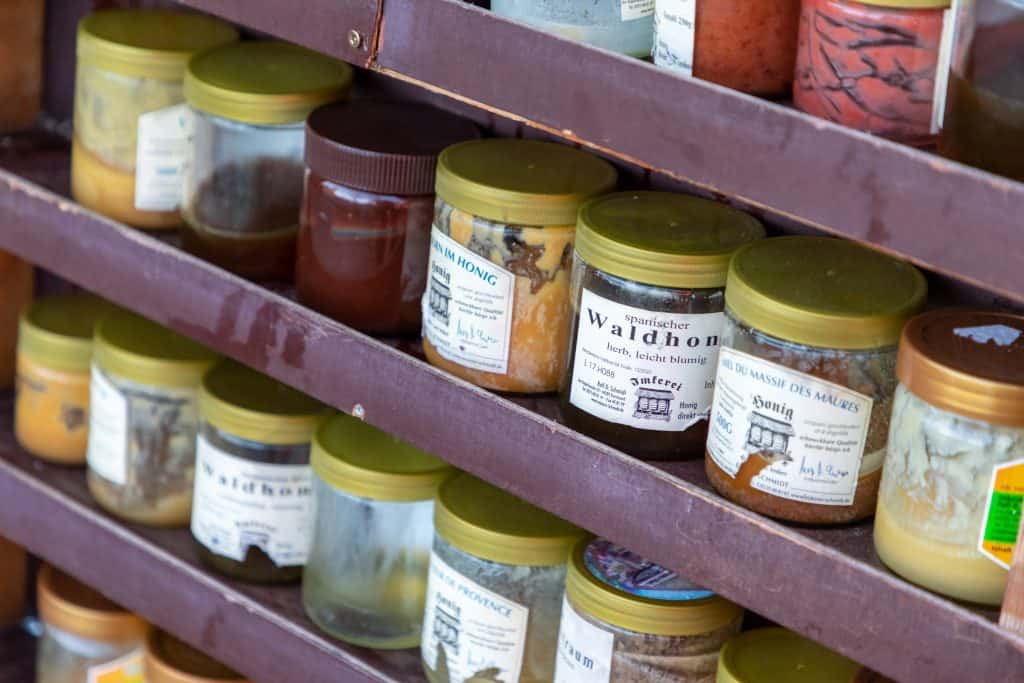 Honey jars at the mmarket in M&uuml;nster, North Rhine-Westphalia, Germany (2019)